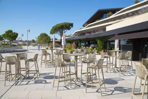FL Sky Hospitality Round Folding Bar Table thumbnail 3