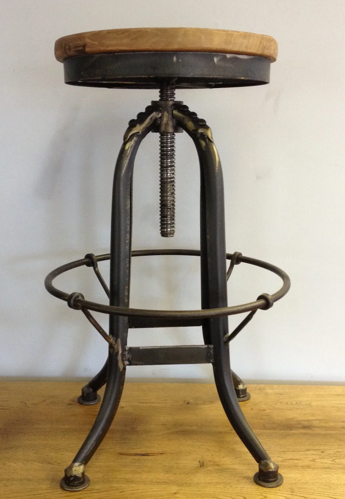 MF Industrial Iron Solid Timber Top Metal Leg Bar Stool