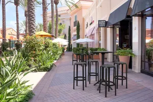 FL Sky Hospitality Round Folding Bar Table thumbnail 4