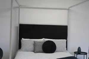 BT Jordana Velvet Upholstered King Bed with 4 Posters thumbnail 3